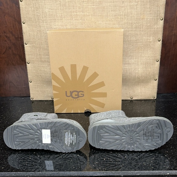 NEW UGG KIDS CLASSIC CARDY GREY - Picture 4 of 4